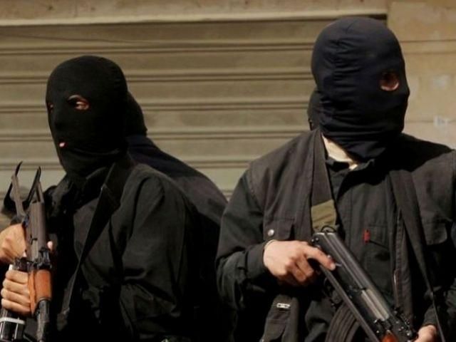 В Луганске судью апелляционного суда пытались похитить неизвестные В Луганске судью апелляционного суда пытались похитить неизвестные