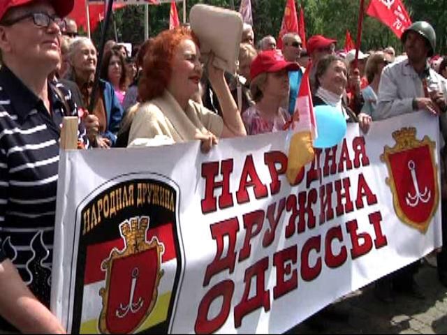 В Одесі першотравень святкували з плакатами із зображеннями Сталіна та Каддафі 