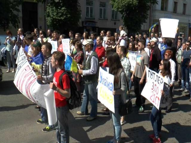 Першотравень в Ужгороді відзначили мітингом проти Путіна