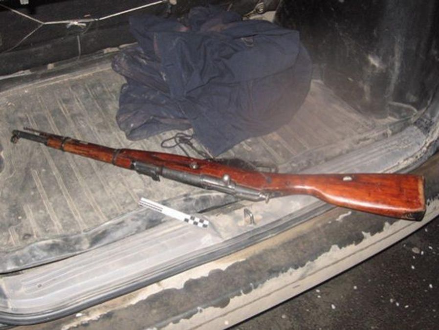 На Хмельниччині затримали зі зброєю в авто "громадянина сусідньої країни" (Фото)