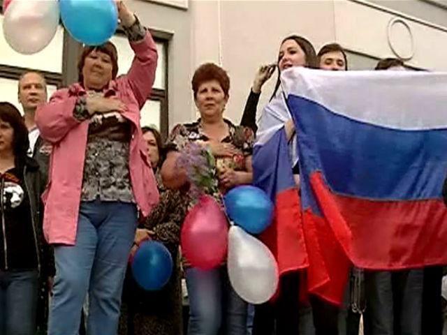 Першотравневі святкування у Луганську супроводжувались захопленням держустанов