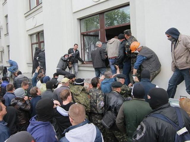 В Луганске освободили областную прокуратуру и ТРК