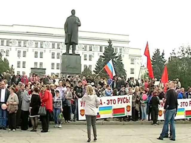 Хроника 1 мая. Демонстрации с антиукраинскими действиями, драки и традиционными: "Мир, Труд"