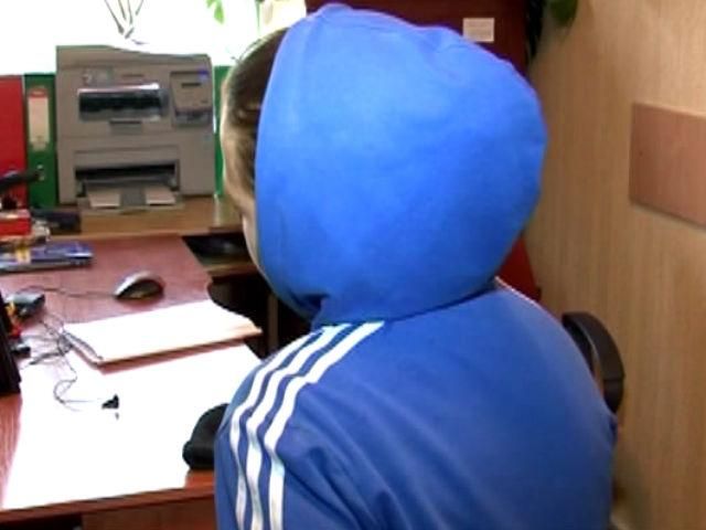 Задержанная 16-летняя девушка рассказала, как сожгла флаг на площади в Харькове Задержанная 16-летняя девушка рассказала, как сожгла флаг на площади в Харькове