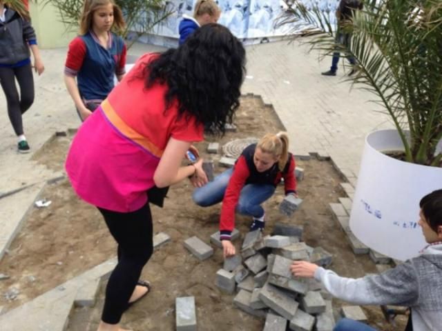 Сутичка в центрі Одеси триває: чути постріли (Фото) Сутичка в центрі Одеси триває: чути постріли (Фото)