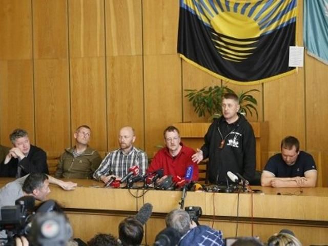 У Слов'янську звільнили представників місії ОБСЄ