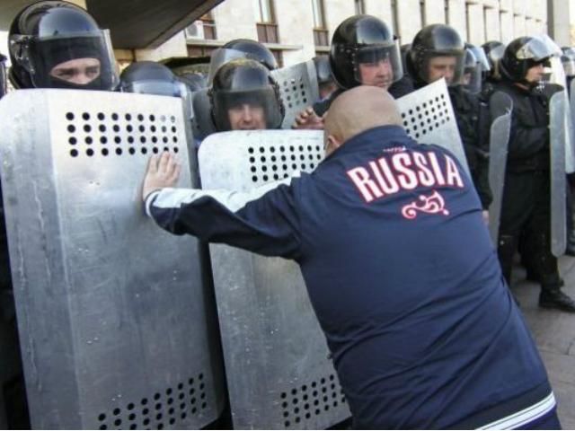 В Донецке сепаратисты напали на патруль Нацгвардии В Донецке сепаратисты напали на патруль Нацгвардии