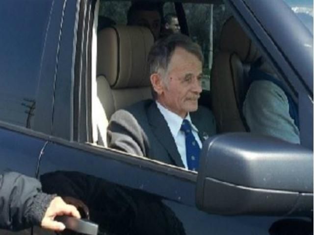 Мустафа Джемілєв повертається до Києва (Фото) Мустафа Джемілєв повертається до Києва (Фото)