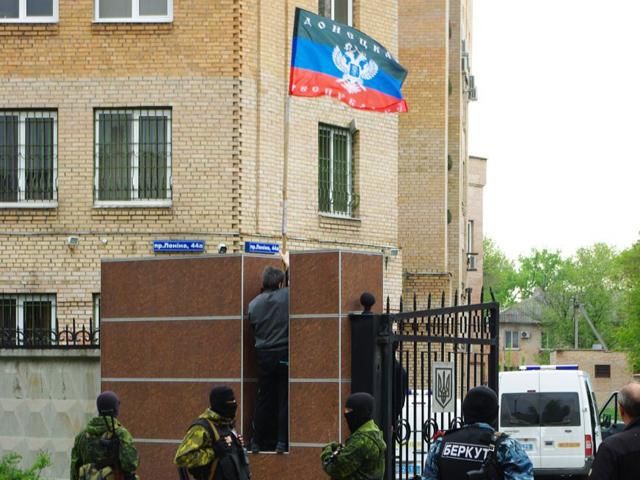 Бойовики захопили будівлю УБОЗ у Горлівці Бойовики захопили будівлю УБОЗ у Горлівці