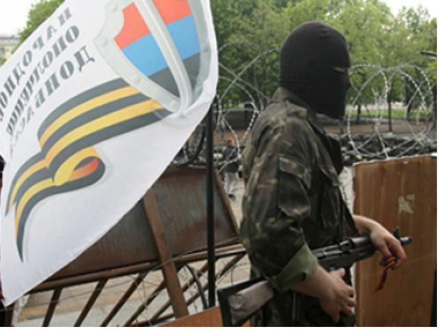 В Луганске боевики захватили инкассаторский автомобиль с 1 миллионом гривен В Луганске боевики захватили инкассаторский автомобиль с 1 миллионом гривен