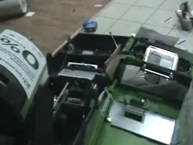 Ночью в Мариуполе сепаратисты сожгли центральный офис "Приватбанка" Ночью в Мариуполе сепаратисты сожгли центральный офис "Приватбанка"