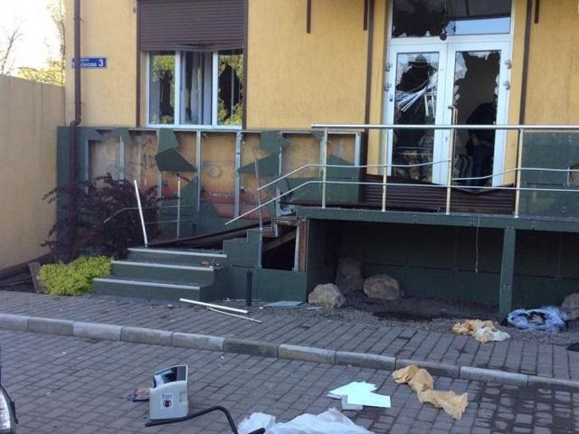 У Маріуполі розгромили офіс Порошенка (Фото)