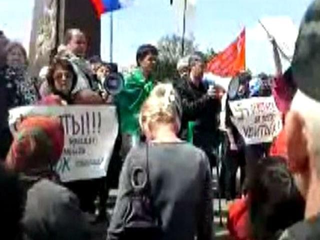 В Харькове антимайдановцы вышли на митинг, несмотря на запрет суда В Харькове антимайдановцы вышли на митинг, несмотря на запрет суда