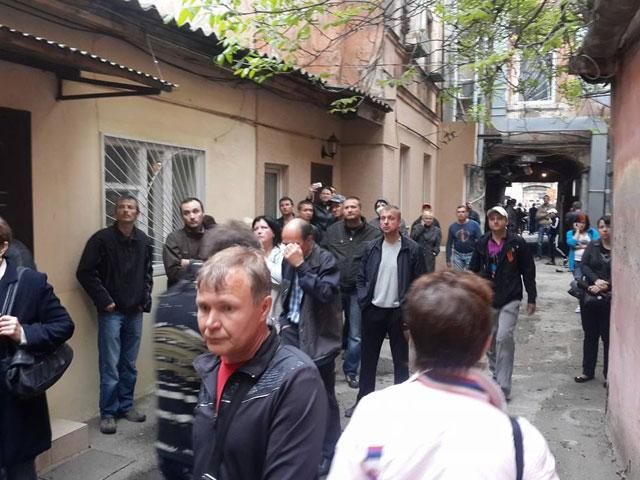 Сепаратисты прорвались во внутренний двор УМВД в Одессе
