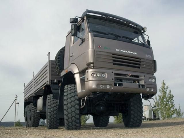 В Свердловске боевики захватили КамАЗы и ЗИЛы В Свердловске боевики захватили КамАЗы и ЗИЛы