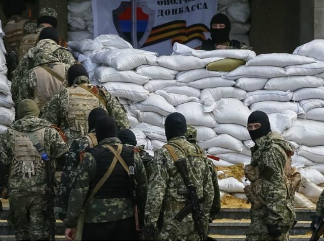 В Славянске террористы отступают. Ранены около 15 человек В Славянске террористы отступают. Ранены около 15 человек