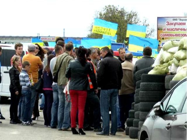 Через події в Одесі херсонські автомайданівці встановили блокпост на в’їзді у місто