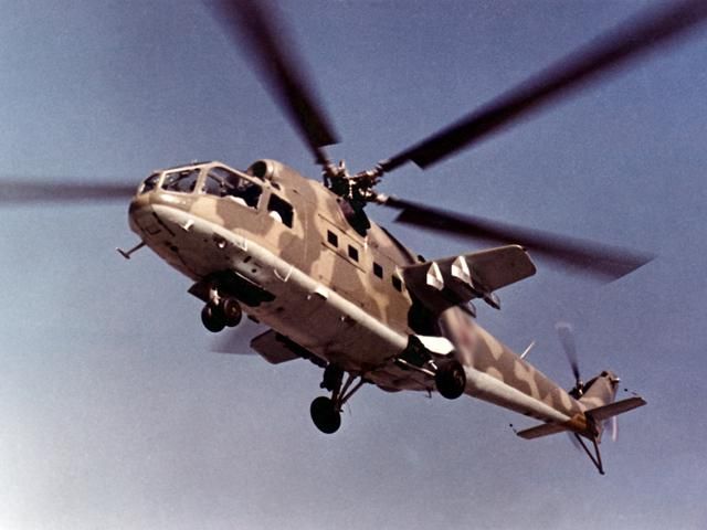 Під Слов’янськом терористи збили український вертоліт (Відео) Під Слов’янськом терористи збили український вертоліт (Відео)