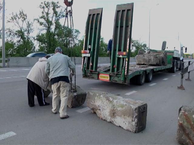 На подъездах к столице выставлены 9 блокпостов