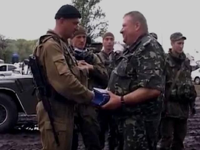 Награждение украинских военных, которые спасли экипаж сбитого Ми-24 (Видео)