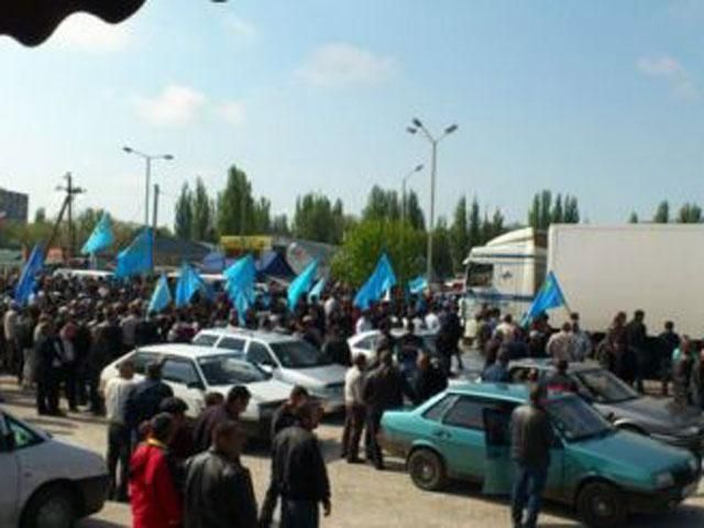 Кримських татар, які в суботу зустрічали Джемілєва, почали штрафувати (Документ) Кримських татар, які в суботу зустрічали Джемілєва, почали штрафувати (Документ)