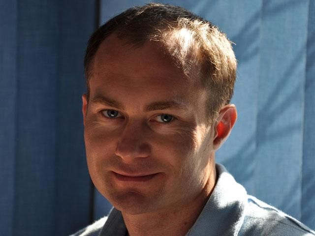 На Донетчине неизвестные обстреляли дом, где находились редактор "Острова" и депутат На Донетчине неизвестные обстреляли дом, где находились редактор "Острова" и депутат