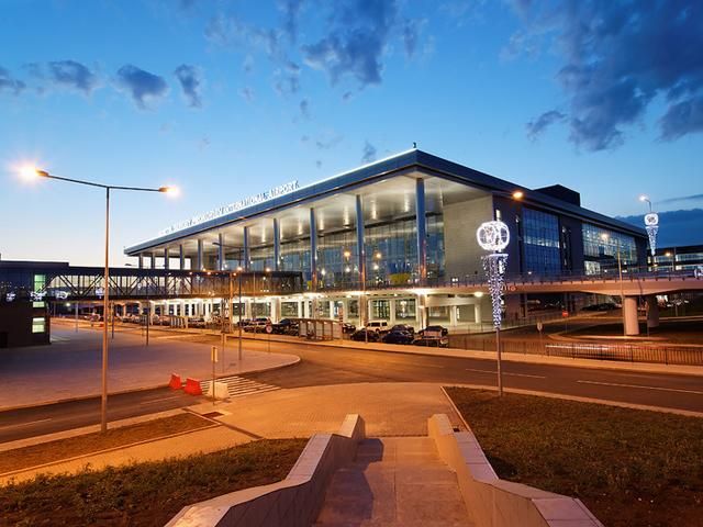 Донецкий аэропорт отменил все рейсы Донецкий аэропорт отменил все рейсы