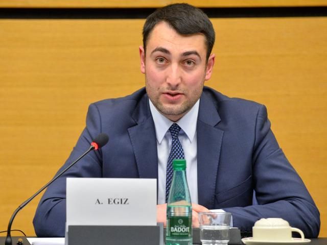 У Сімферополі побили члена Меджлісу У Сімферополі побили члена Меджлісу