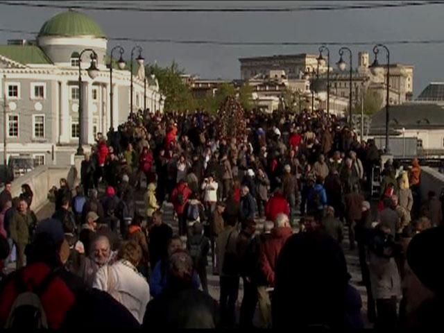Несмотря на запрет, москвичи вышли митинговать на Болотную площадь