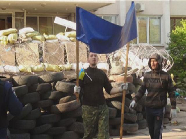 Проросійські протестувальники знову біля мерії Маріуполя Проросійські протестувальники знову біля мерії Маріуполя