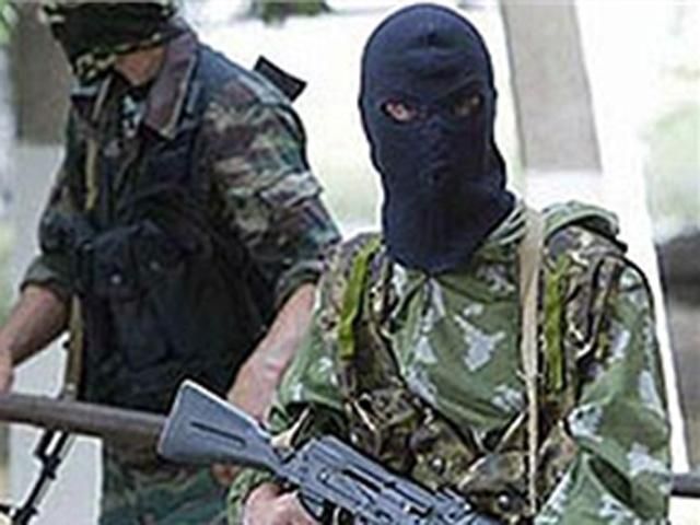 Озброєні невідомі викрали вантажівку у Луганську Озброєні невідомі викрали вантажівку у Луганську