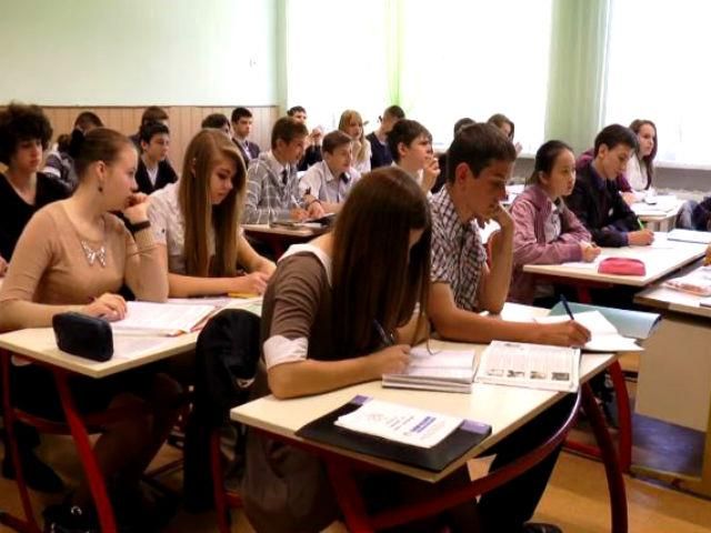 Выпускники из Крыма будут сдавать ВНО в других регионах Украины