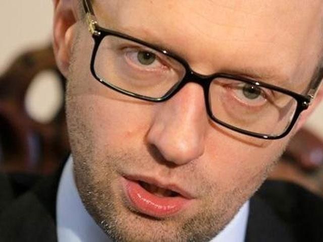 Яценюк обещает местным советам право предоставлять русскому языку статус специального Яценюк обещает местным советам право предоставлять русскому языку статус специального