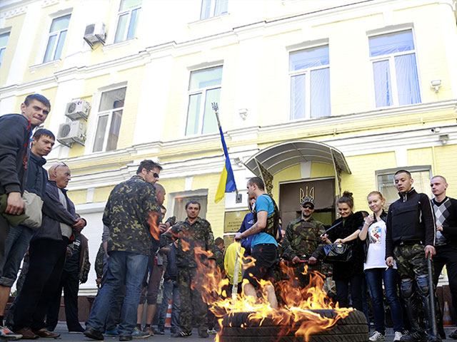 Активісти Майдану знову підпалили шини Активісти Майдану знову підпалили шини
