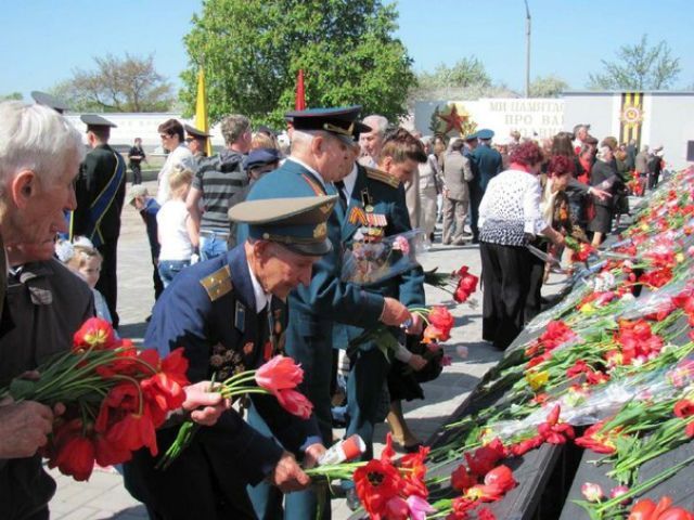 В Черновцах 9 мая отменили все массовые мероприятия В Черновцах 9 мая отменили все массовые мероприятия