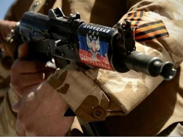 Сепаратист напал на конвой, перевозивший задержанных. Нападающий погиб Сепаратист напал на конвой, перевозивший задержанных. Нападающий погиб