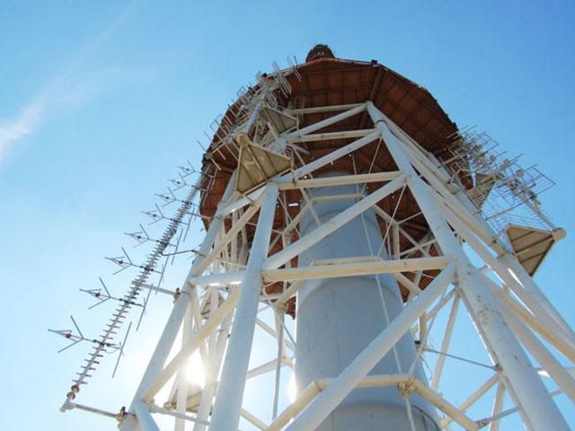 Горять кабелі Київської телевежі: низка телеканалів і радіостанцій не працюють Горять кабелі Київської телевежі: низка телеканалів і радіостанцій не працюють
