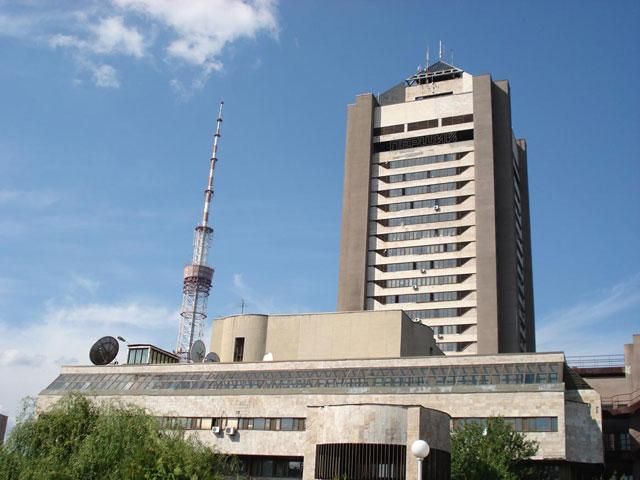 Кабель Киевской телебашни загорелся от "коктейля Молотова", - журналист Кабель Киевской телебашни загорелся от "коктейля Молотова", - журналист