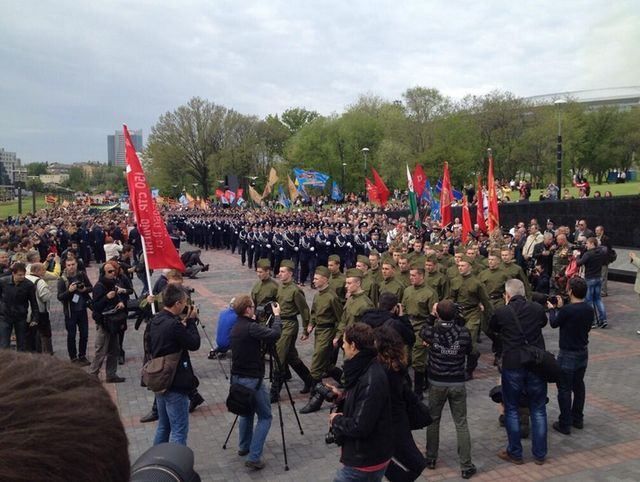Грай гімн Росії, — представники так званої ДНР намагались зірвати святковий парад 
