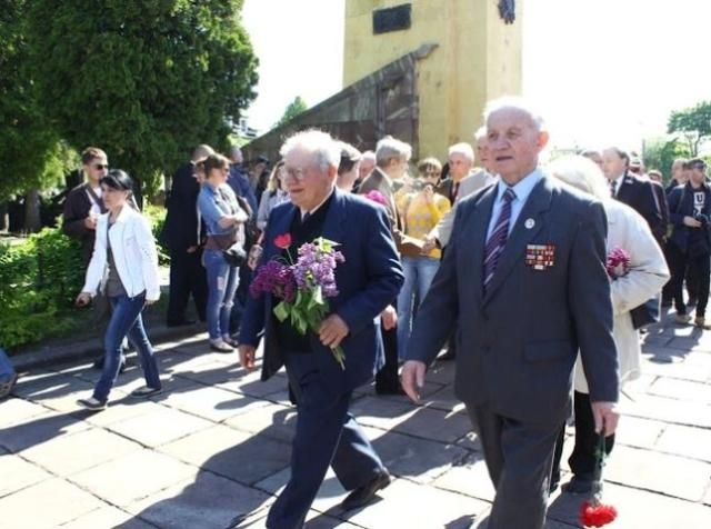 Во Львове память погибших солдат почтили без провокаций (Фото)