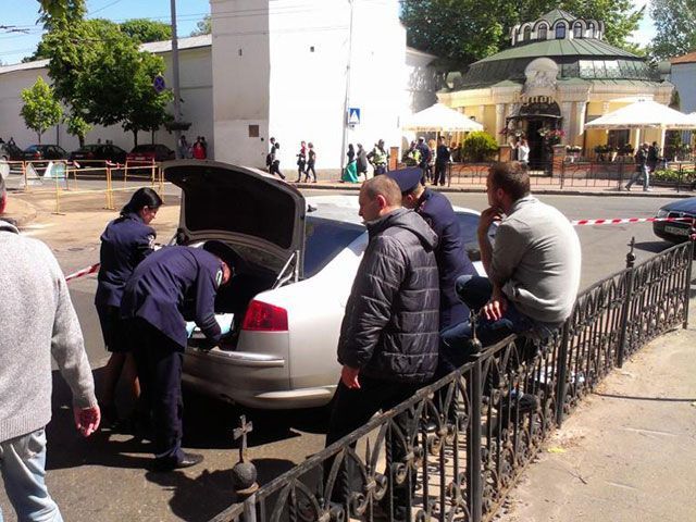 У центрі Києва затримали ще одне авто з вогнепальною зброєю