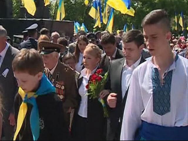 Тимошенко почтила память павших во Второй мировой войне (Видео)