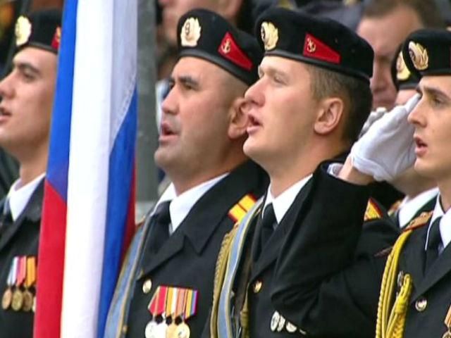 В Крыму День победы праздновали с портретами Путина, Медведева и Сталина
