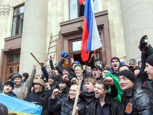 СБУ затримала трьох людей, яких підозрюють у захопленні Харківської ОДА