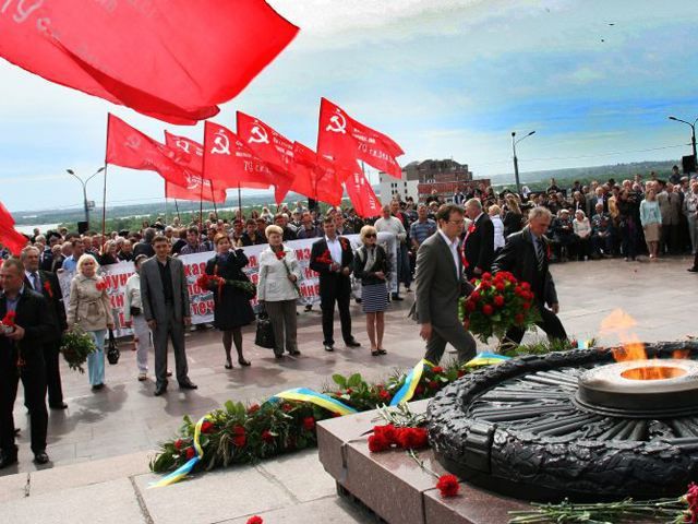 В Днепропетровске задержали вооруженных парней