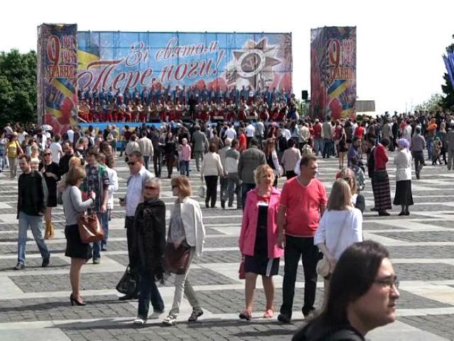 З концертом, але без польової кухні пройшов День перемоги в Києві З концертом, але без польової кухні пройшов День перемоги в Києві