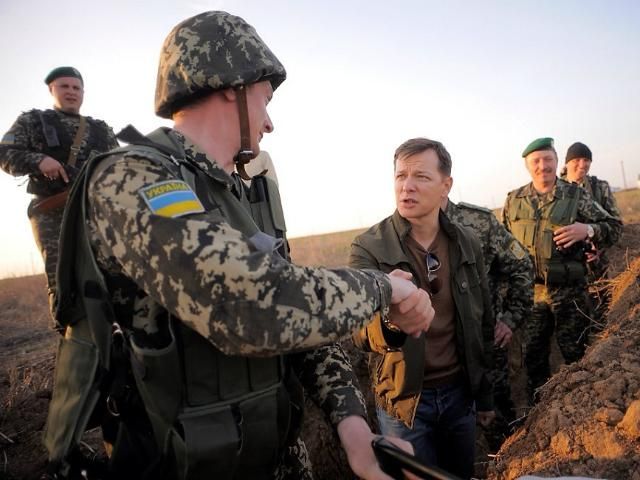 "Мирні громадяни" у Маріуполі готуються до штурму частини Нацгвардії і аеродрому, — Ляшко "Мирні громадяни" у Маріуполі готуються до штурму частини Нацгвардії і аеродрому, — Ляшко