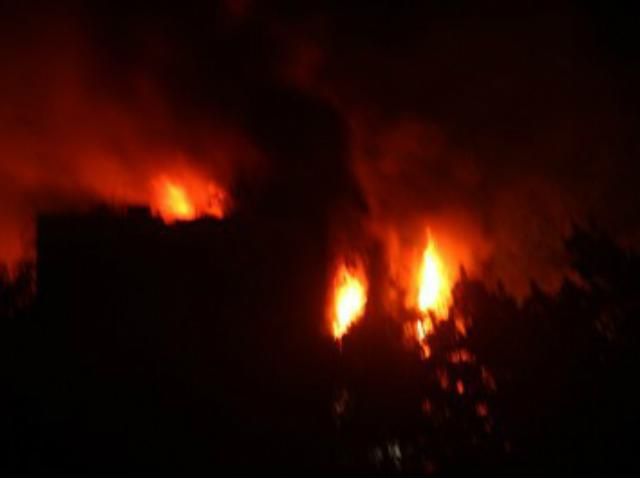 Маріупольська міськрада часткова вигоріла, а барикади сепаратистів повністю знищені Маріупольська міськрада часткова вигоріла, а барикади сепаратистів повністю знищені