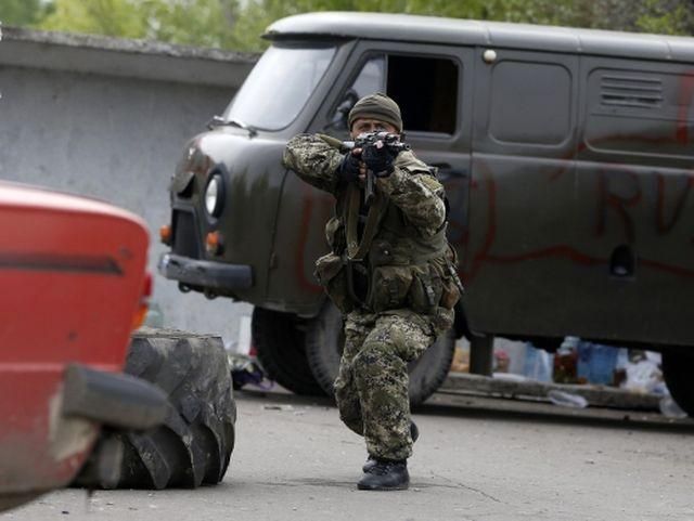 В Макеевке террористы обстреляли реанимобиль с раненым. О пациенте и враче ничего не известно