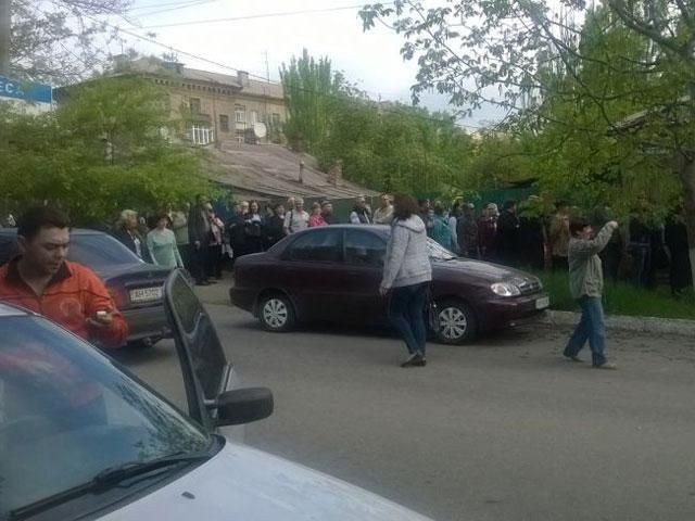 В Мариуполе на так называемом "референдуме" выстроилась очередь (Фото. Видео) В Мариуполе на так называемом "референдуме" выстроилась очередь (Фото. Видео)